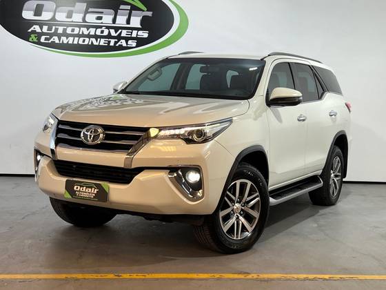 TOYOTA HILUX SW4 2.8 SRX 4X4 16V TURBO INTERCOOLER DIESEL 4P AUTOMÁTICO TOYOTA HILUX SW4 2.8 SRX 4X4 16V TURBO INTERCOOLER DIESEL 4P AUTOMÁTICO